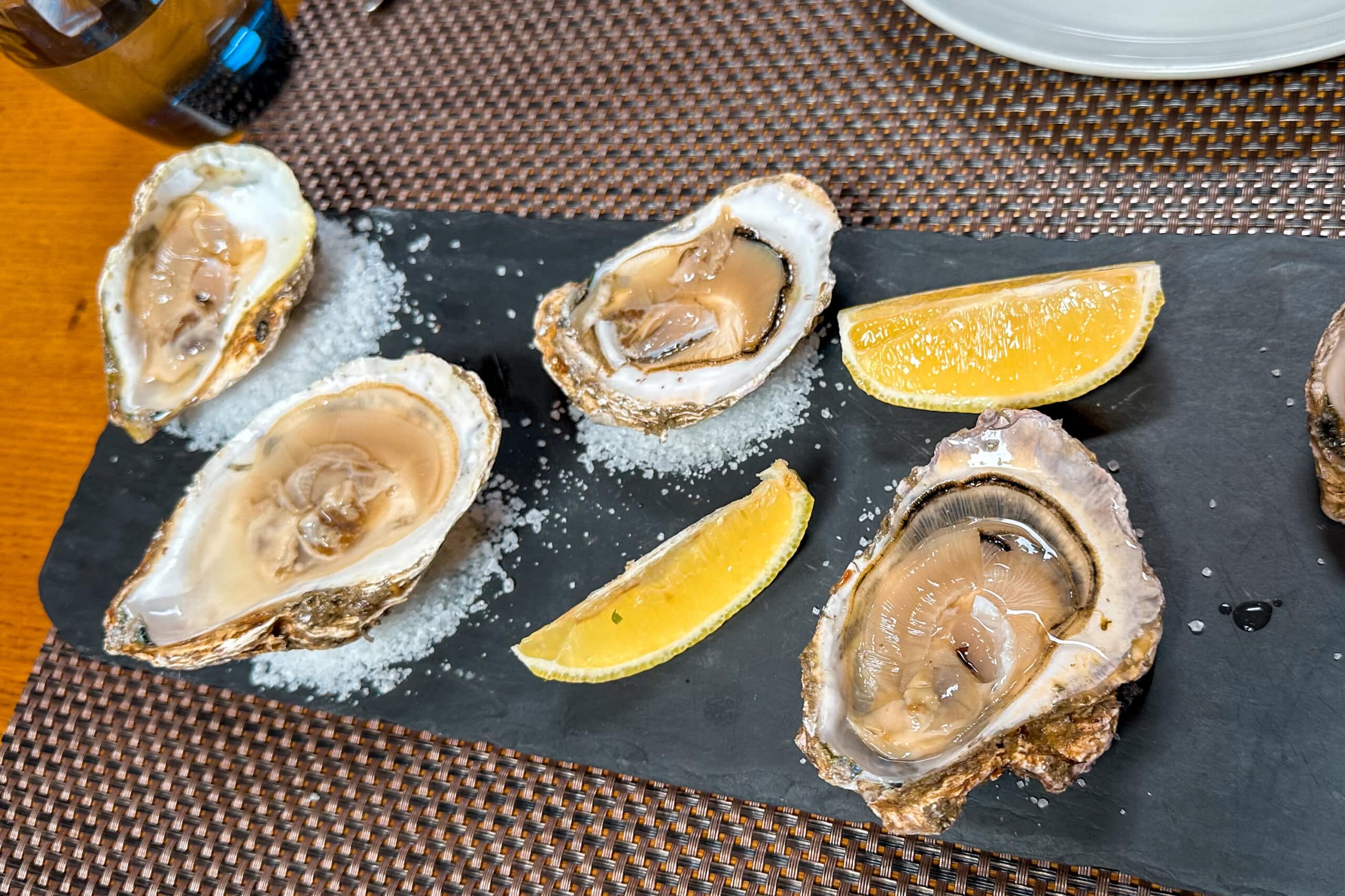 bota sare oyster & Sushi bar