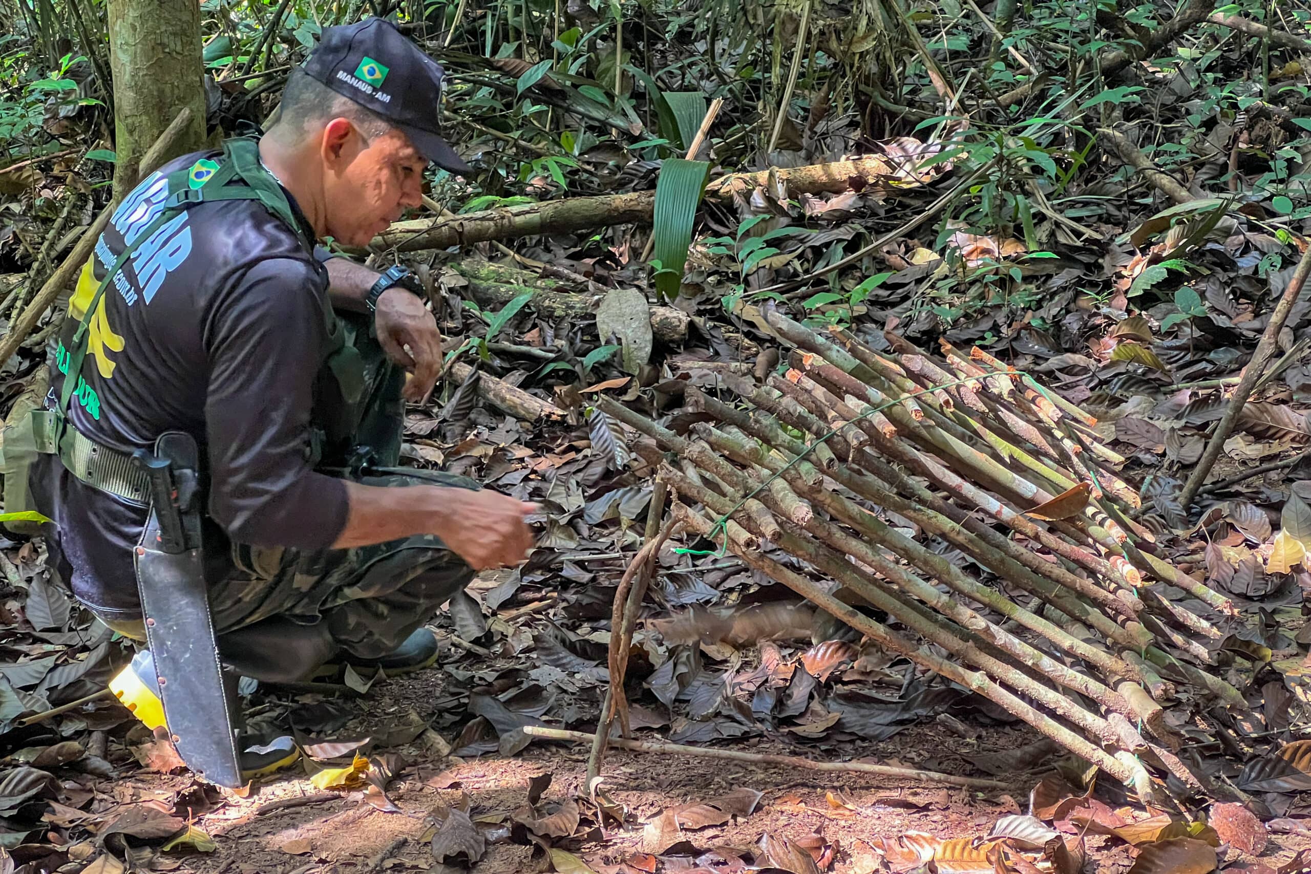 how to build an animal trap in Amazon forest