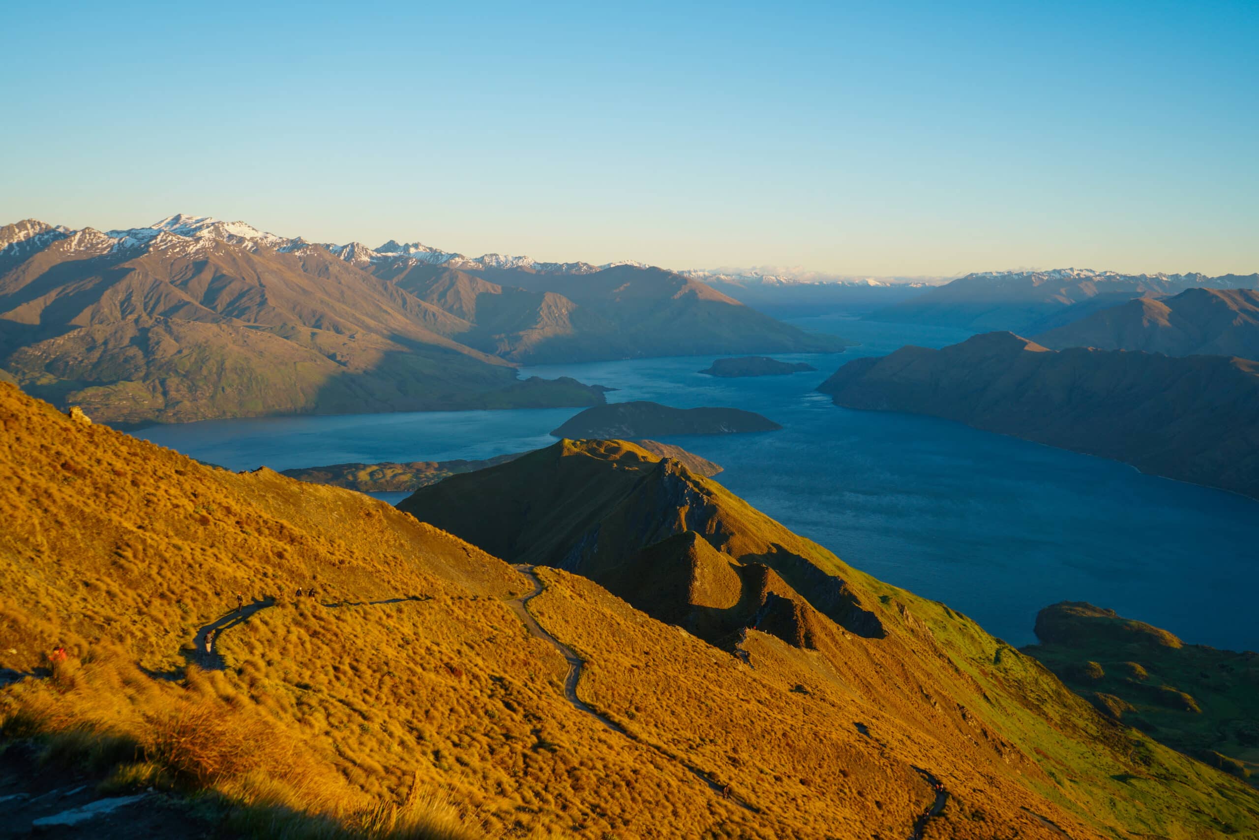 Sunrise at Roys Peak, looking into Lake Wanaka