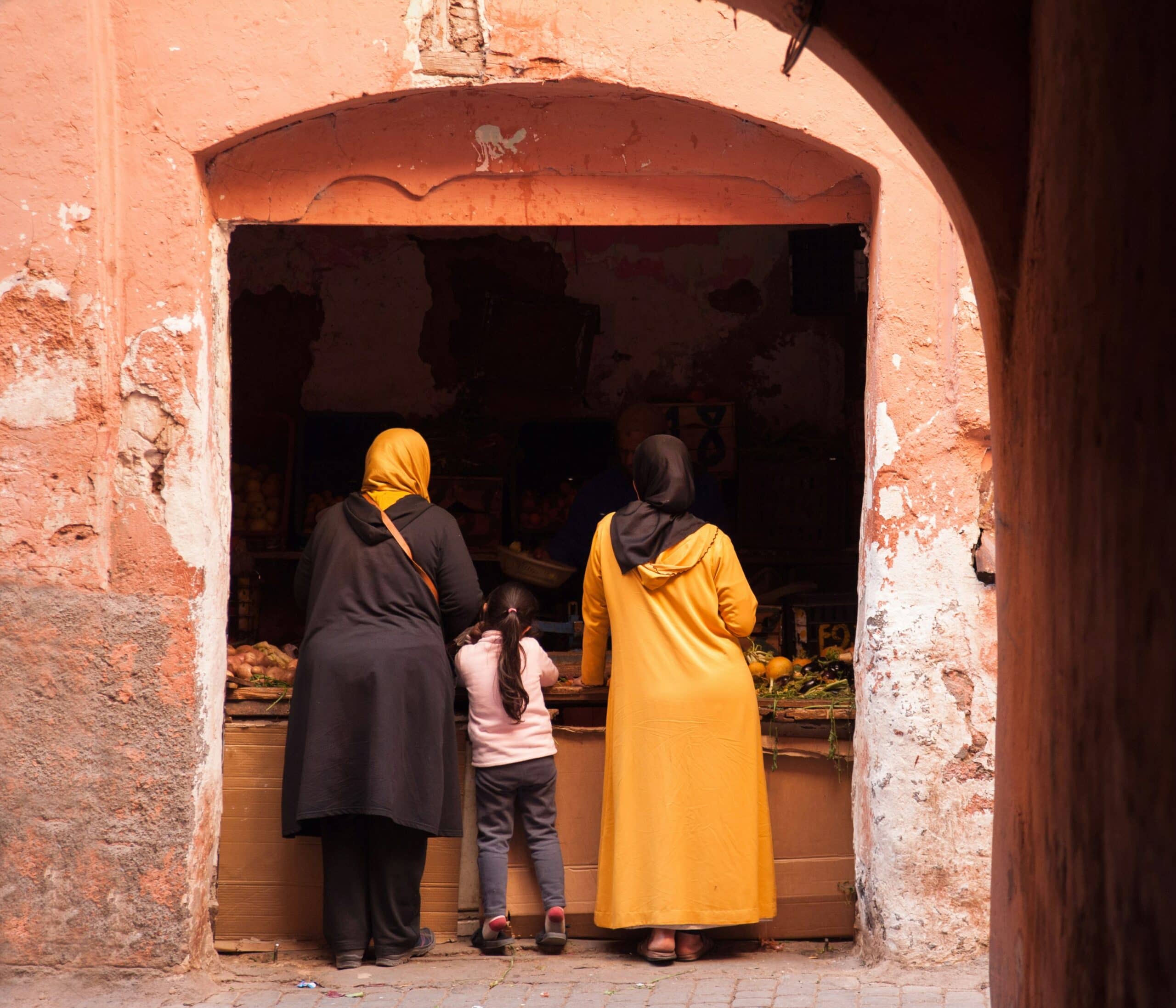 marrakech-women-dressing