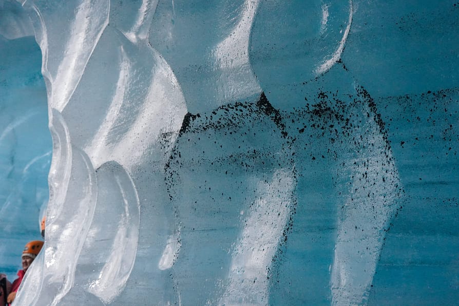 Umumiy hammomdagi yalangoch odamlarning fotosuratlari